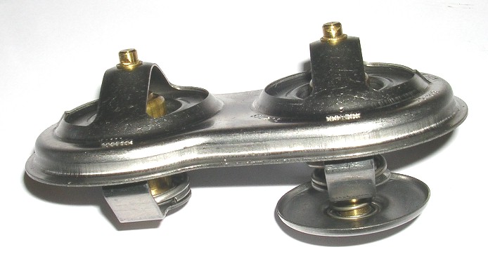 Termostat 83°C dvojitý bez těsnění SCANIA P,G,R,T, 124,144