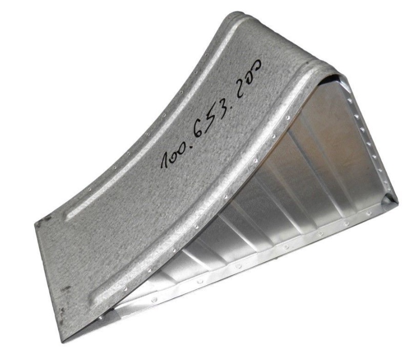 Klín zakládací 465x200x240 kovový