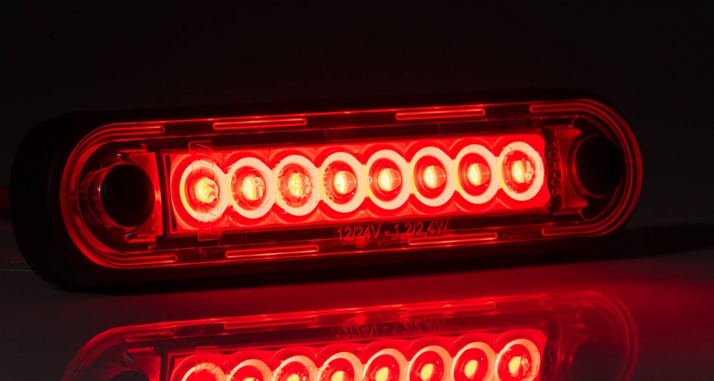 Svítina poziční 12V/36V 8xLED červená, s podložkou, kabel 0,5m s koncovkoou QS150